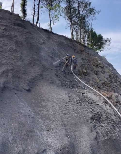 三门峡湖滨区边坡喷护