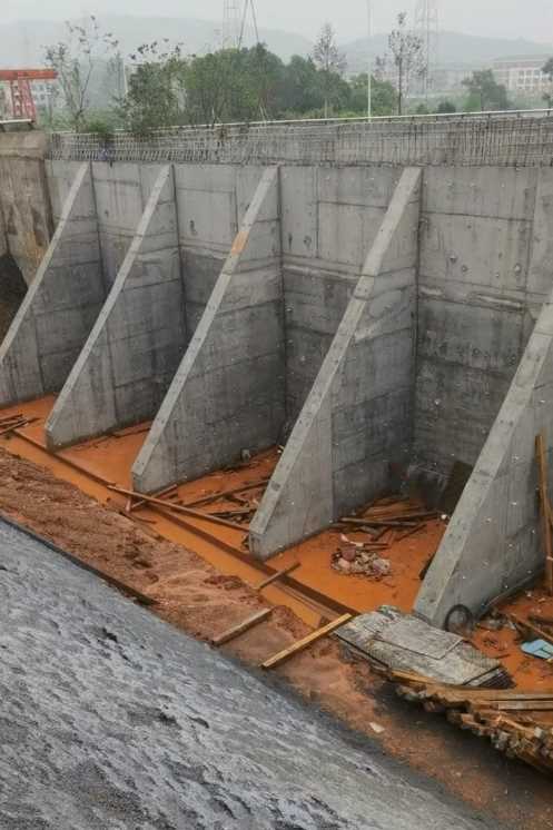 三门峡湖滨区锚杆式挡土墙